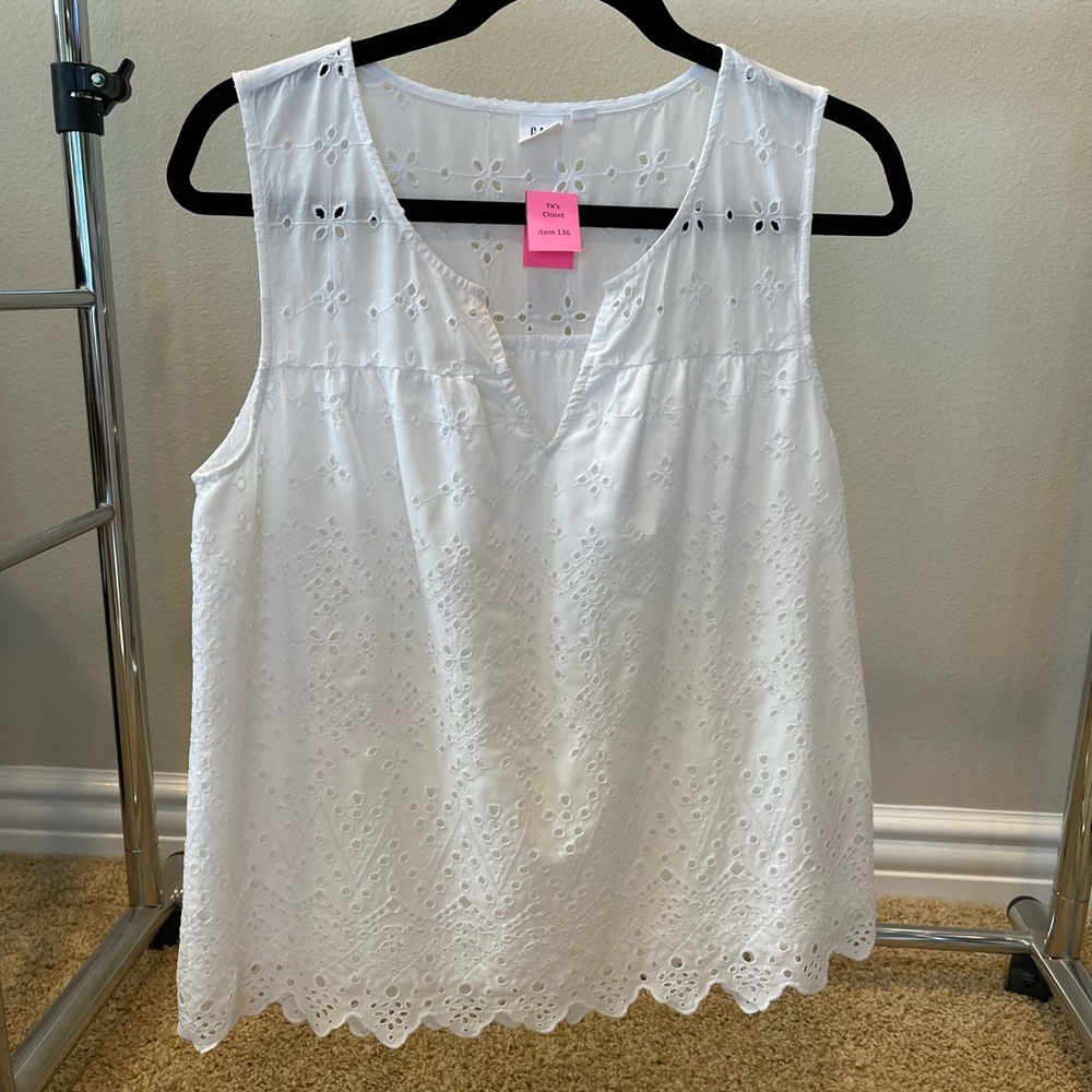 Gap White Eyelet Top Lined M - EUC (136)